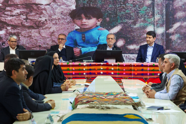 مشاهده حضور مردم در ساخت مدرسه انسان را خوشحال می‌کند