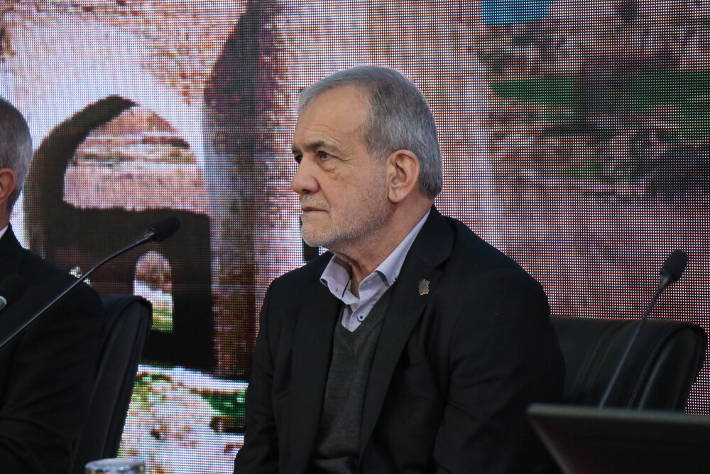 امضای سه تفاهم‌نامه سرمایه‌گذاری در حاشیه نشست رئیس جمهور با فعالان اقتصادی در یاسوج